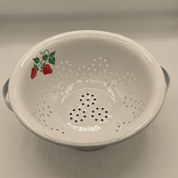 Vintage Colander, White with Red Strawberries by Teleflora 1983 - Picture 5 of 9
